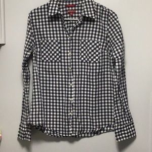 Merona women long sleeve shirt size small. 🌻